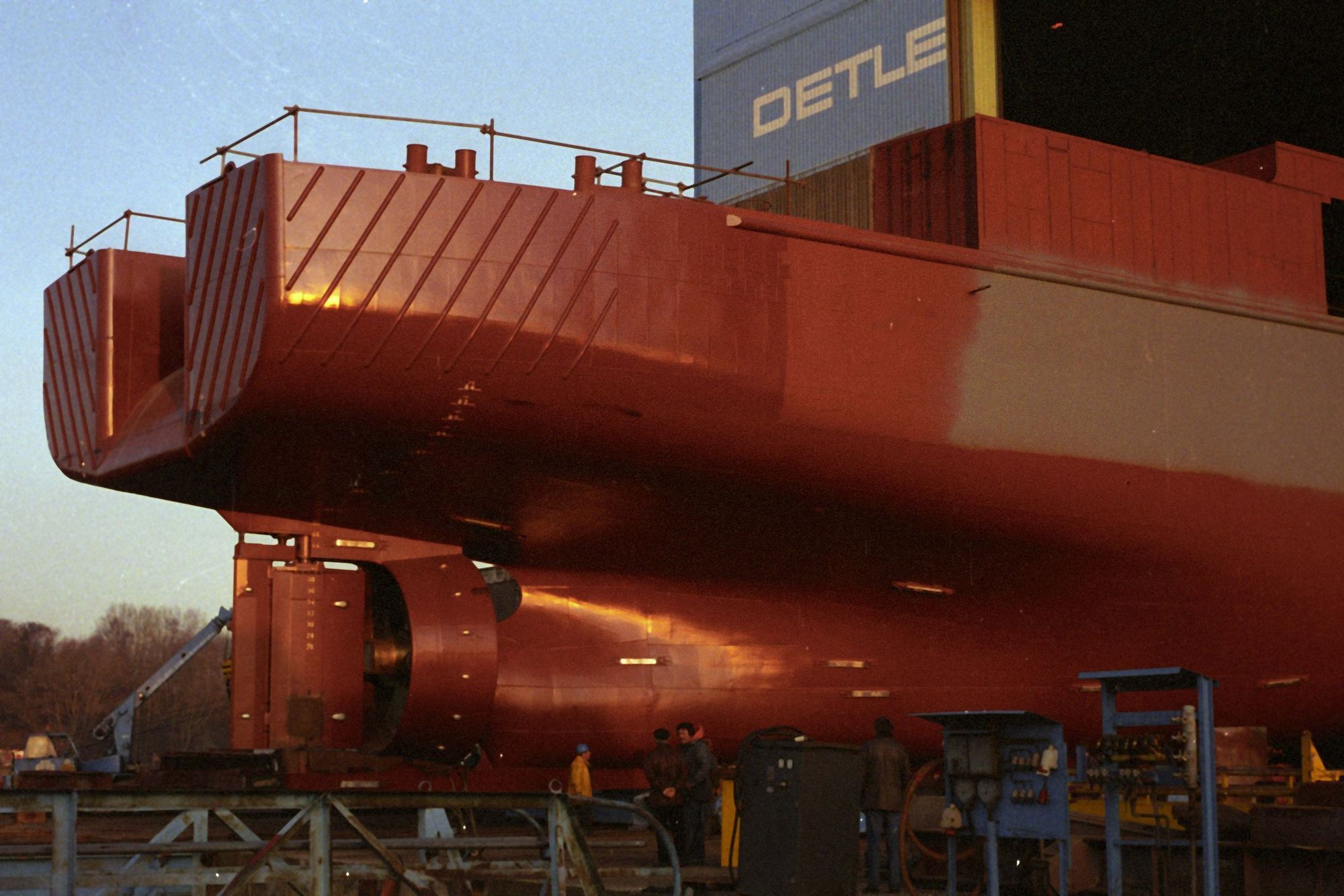 Heck der neu entstehenden "Walther Herwig III" im Januar 1993 auf der Werft in Berne