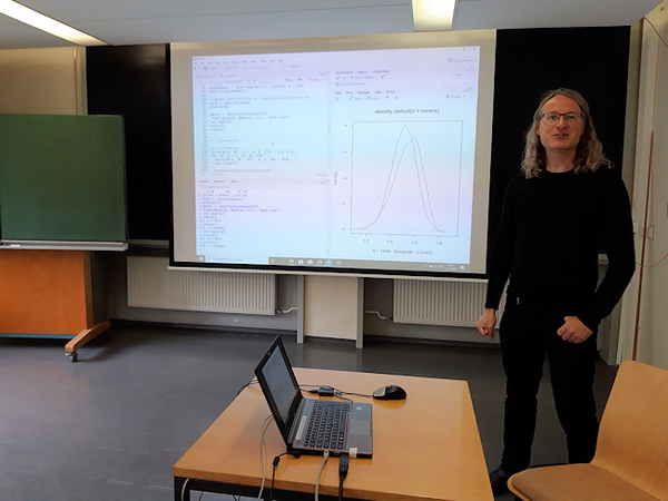 Roland Fuß gives the course "Statistics with R"