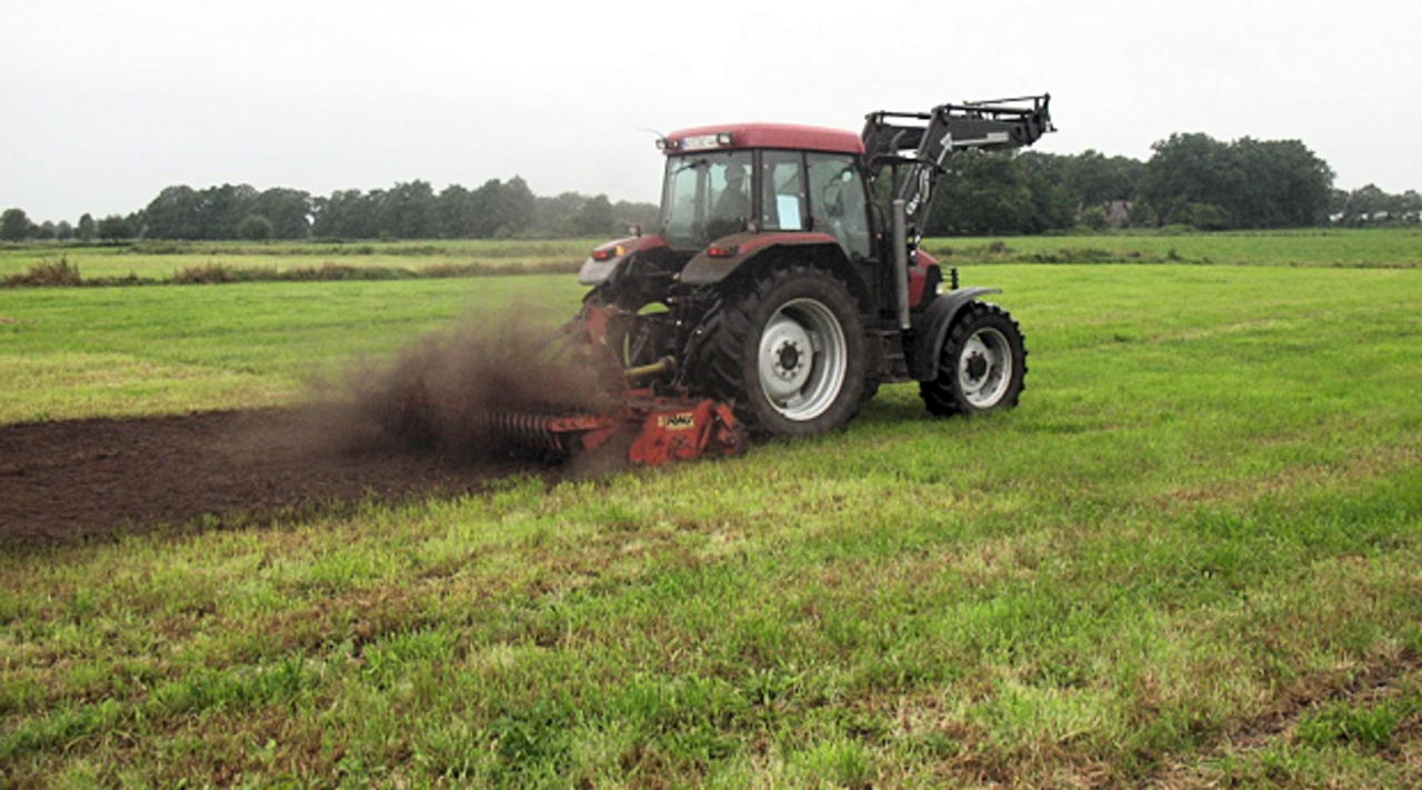 Sward milling to establish grassland renewal treatments at the Ihausen site (Lower Saxony)