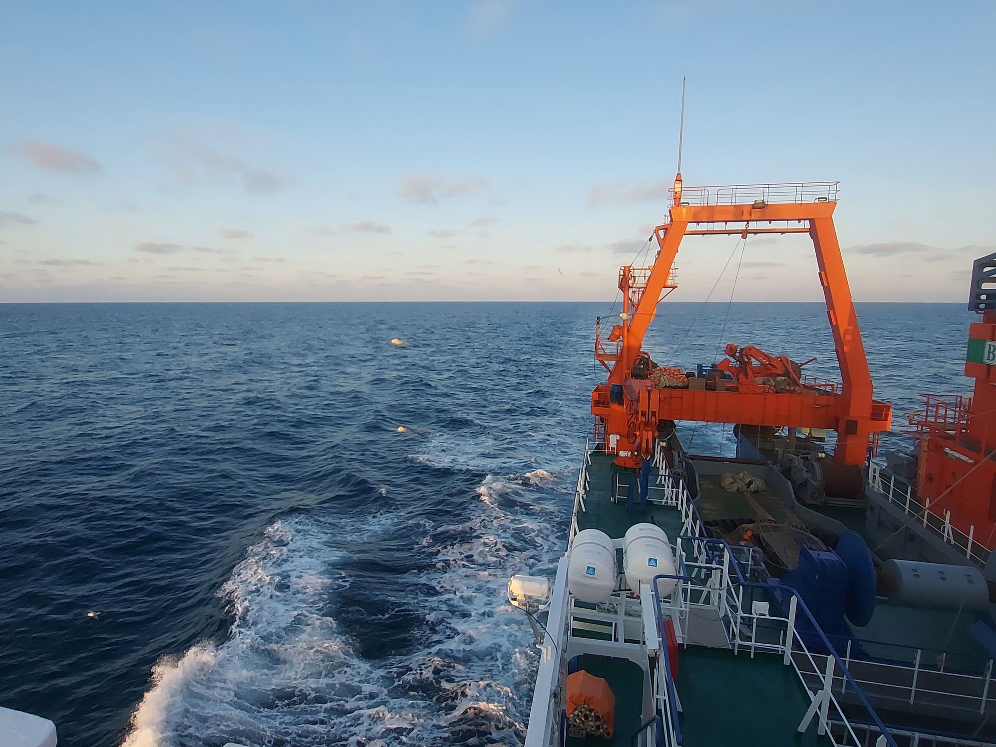 Blick vom Forschungsschiff aufs offene Meer