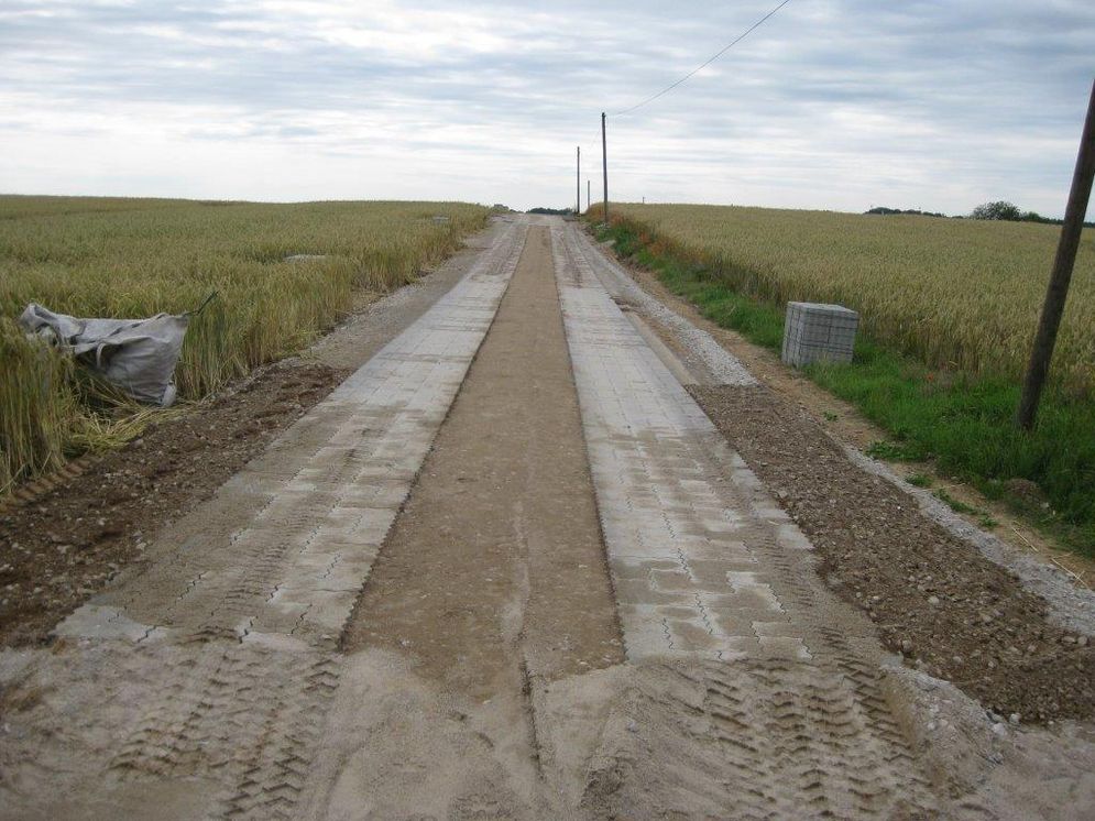 Trace path in an agricultural landscape