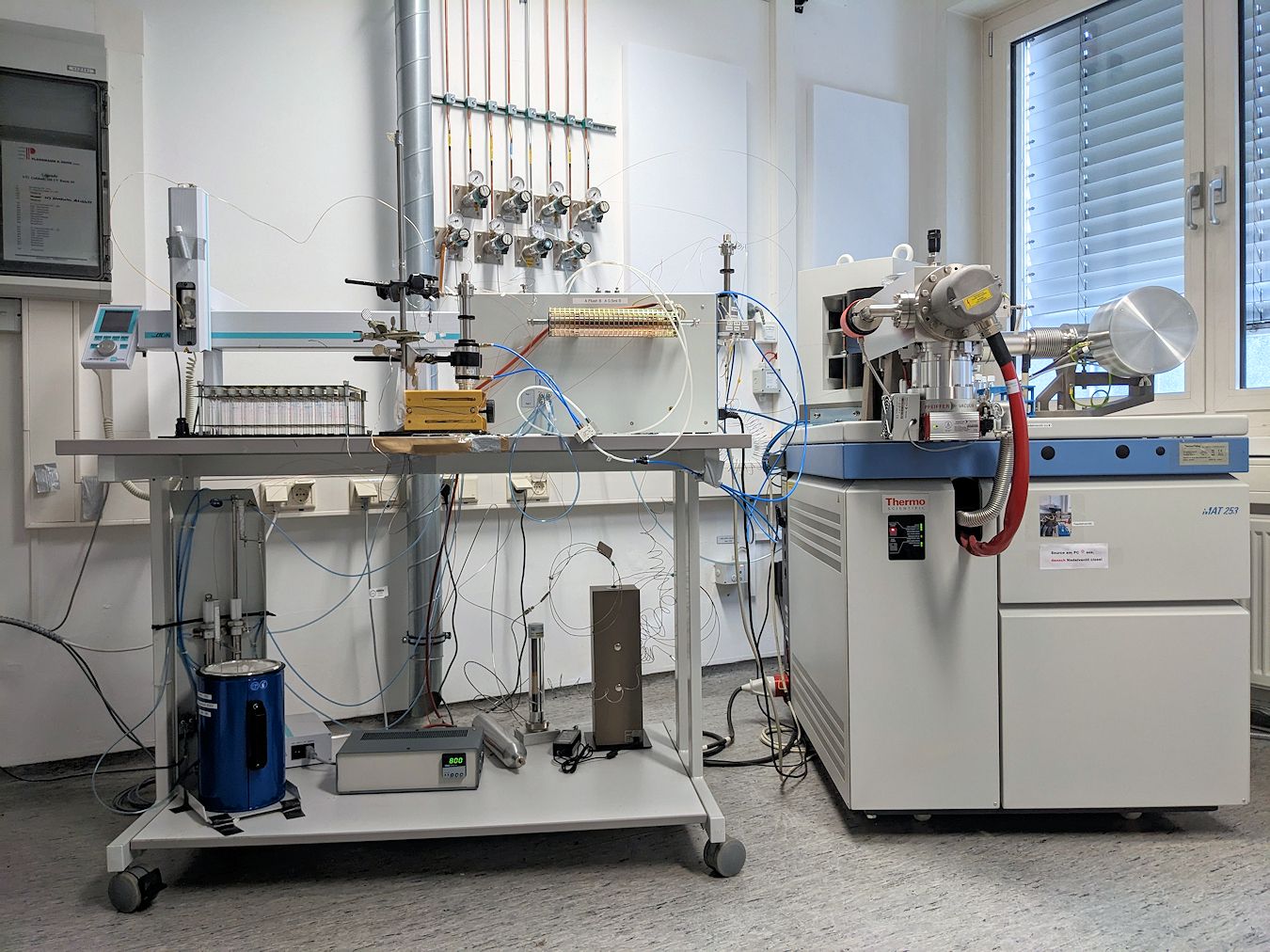 Isotope ratio mass spectrometer (Thermo Fisher Scientific MAT253) with Gasbench II and PAL autosampler.