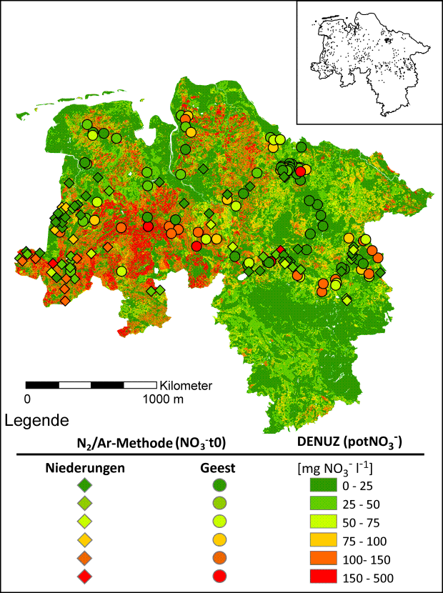 Vergleich der NO3- -Emissionen in das  Grundwasser in Niedersachsen durch Modellierung mit DENUZ und abgeleitet aus gemessenen NO3-- und Exzess-N2-Konzentrationen (NO3-t0; N2/Ar-Methode) an 173 flachen Grundwassermessstellen. Kleine Karte: Position von allen 638 beprobten Messstellen. 