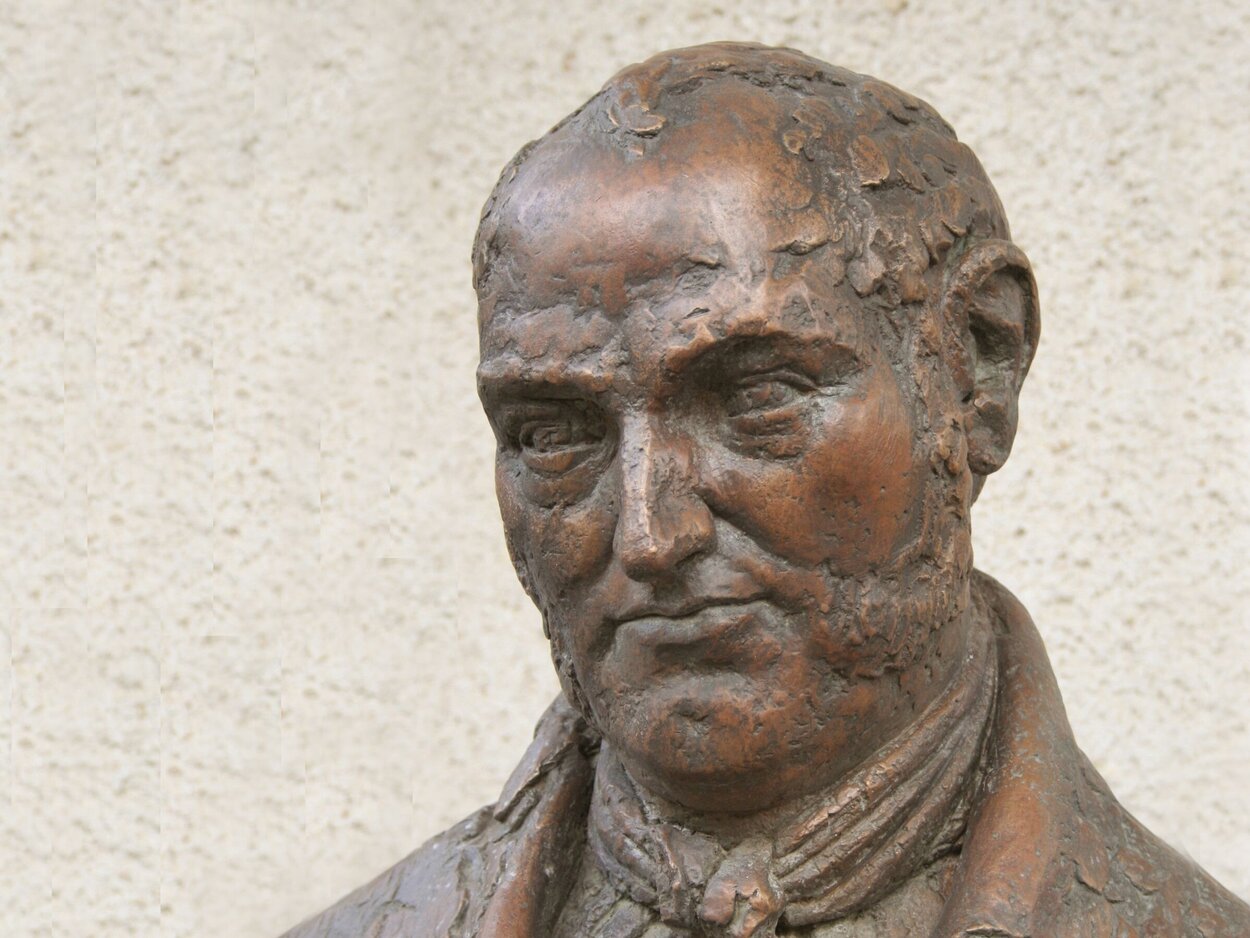 Das Bild zeigt die Bronzebüste von Johnn Heinrich von Thünen am Thünen-Forum in Braunschweig.