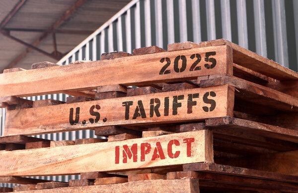 Timber exports to the USA have increased in recent years. On one pallet is written in capital letters in English: 2025 US Duties Influence.