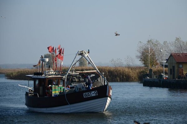 Stellnetzkutter – typisch für die Ostsee. Rückkehr eines Stellnetzkutters.