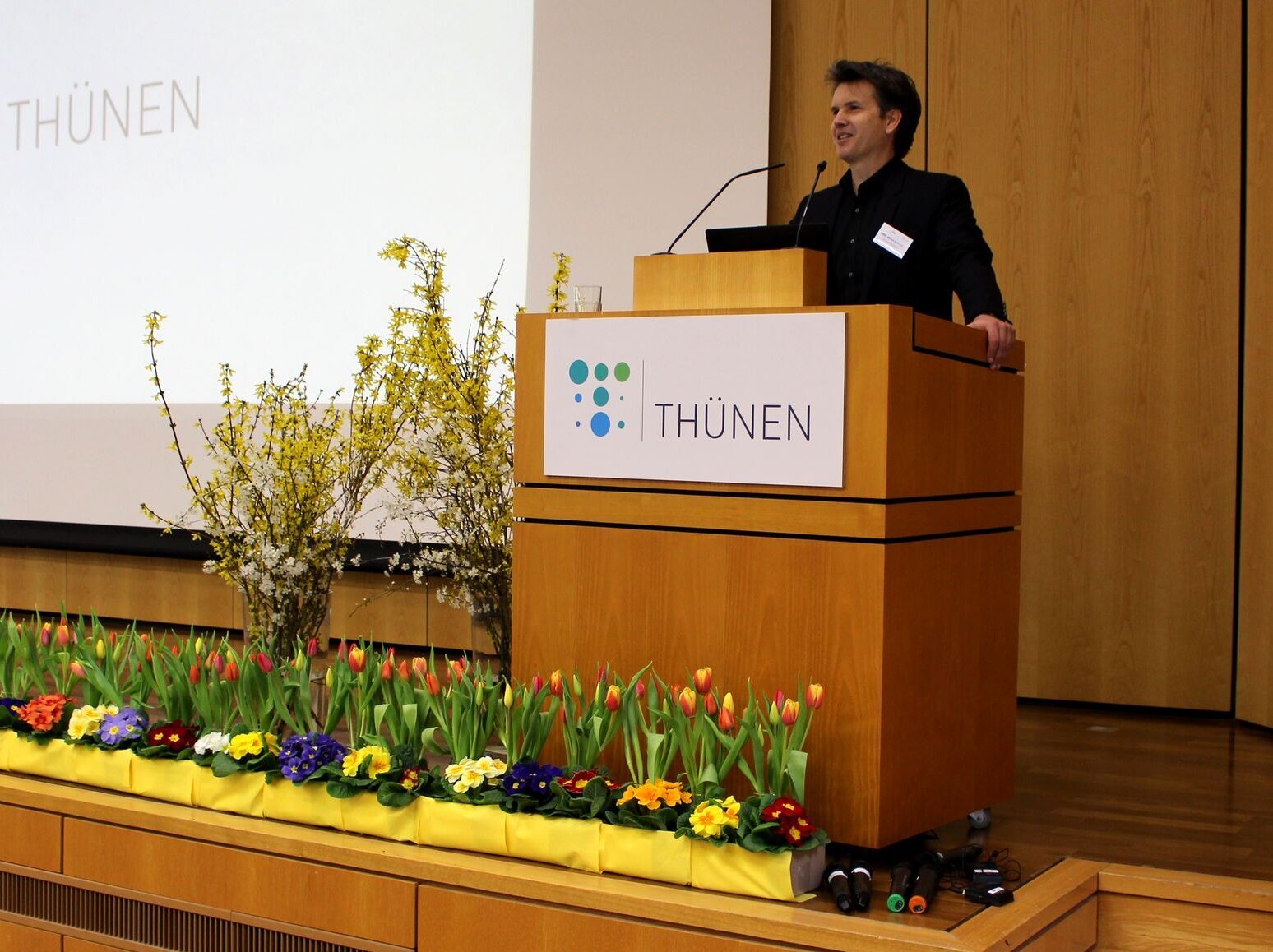 DGG-Präsident Prof. Dr. Heiko Mibus-Schoppe am Rednerpult