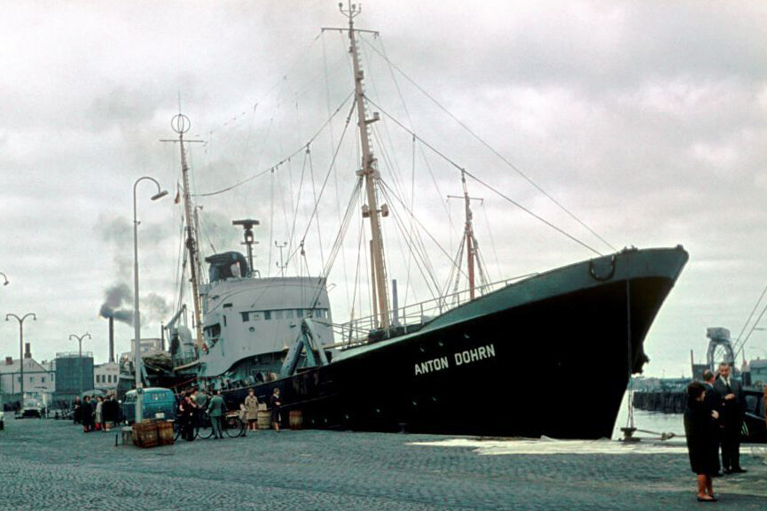 Die Anton Dohrn an der Pier in Bremerhaven