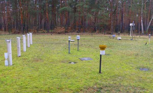 Various measuring devices for recording meteorological data in open land area.