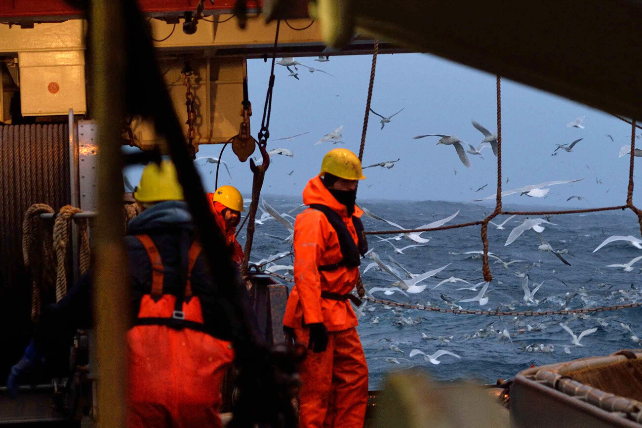 Blick über das Deck am frühen Morgen.