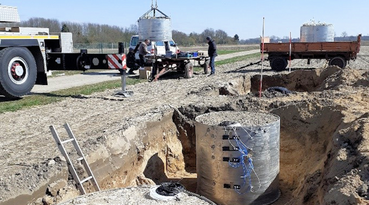 The meso-plot experiment, with 2 m² undisturbed soil columns from the DASIM fields sites in Rotthalmünster and Fuhrberg during installation.