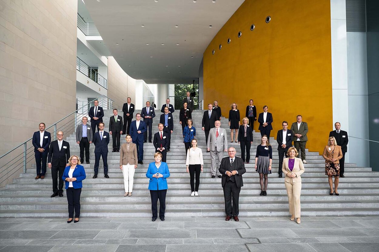 Die Mitglieder der Zukunftskommission Landwirtschaft im Kanzleramt Die Mitglieder der Zukunftskommission Landwirtschaft im Kanzleramt