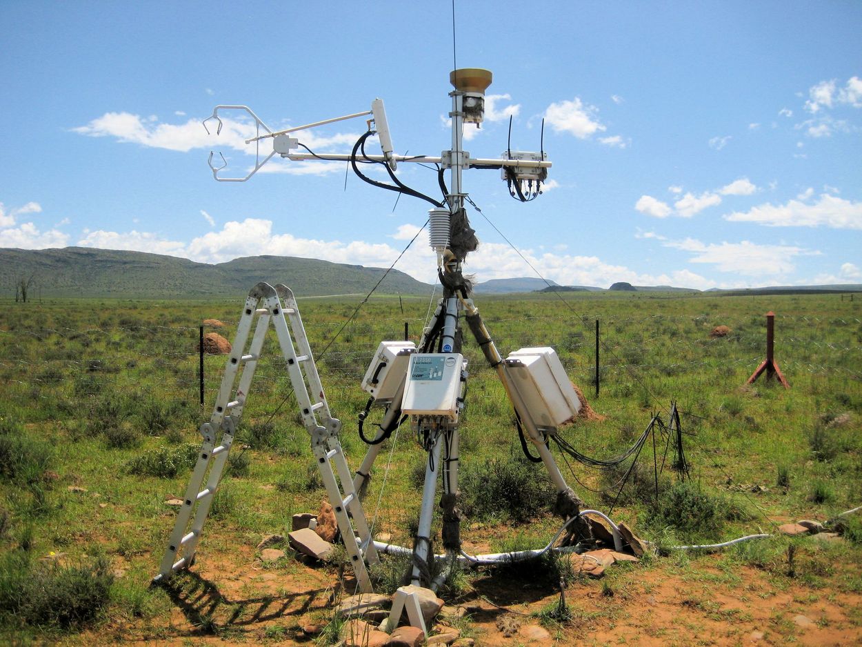 The picture shows a micrometeorological observation station in Africa.