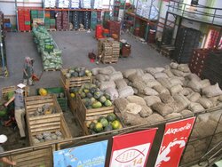 All the food in the Food Bank's warehouse in Bogotá was almost thrown away. Now they can feed people in need. How food loss and waste can arise
