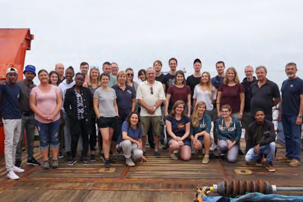 Gruppenfoto mit deutschen, südafrikanischen und namibischen Teilnehmern an Bord.