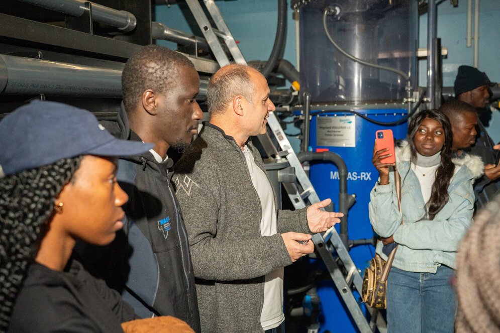 Gruppenfoto in der Aquakulturanlage