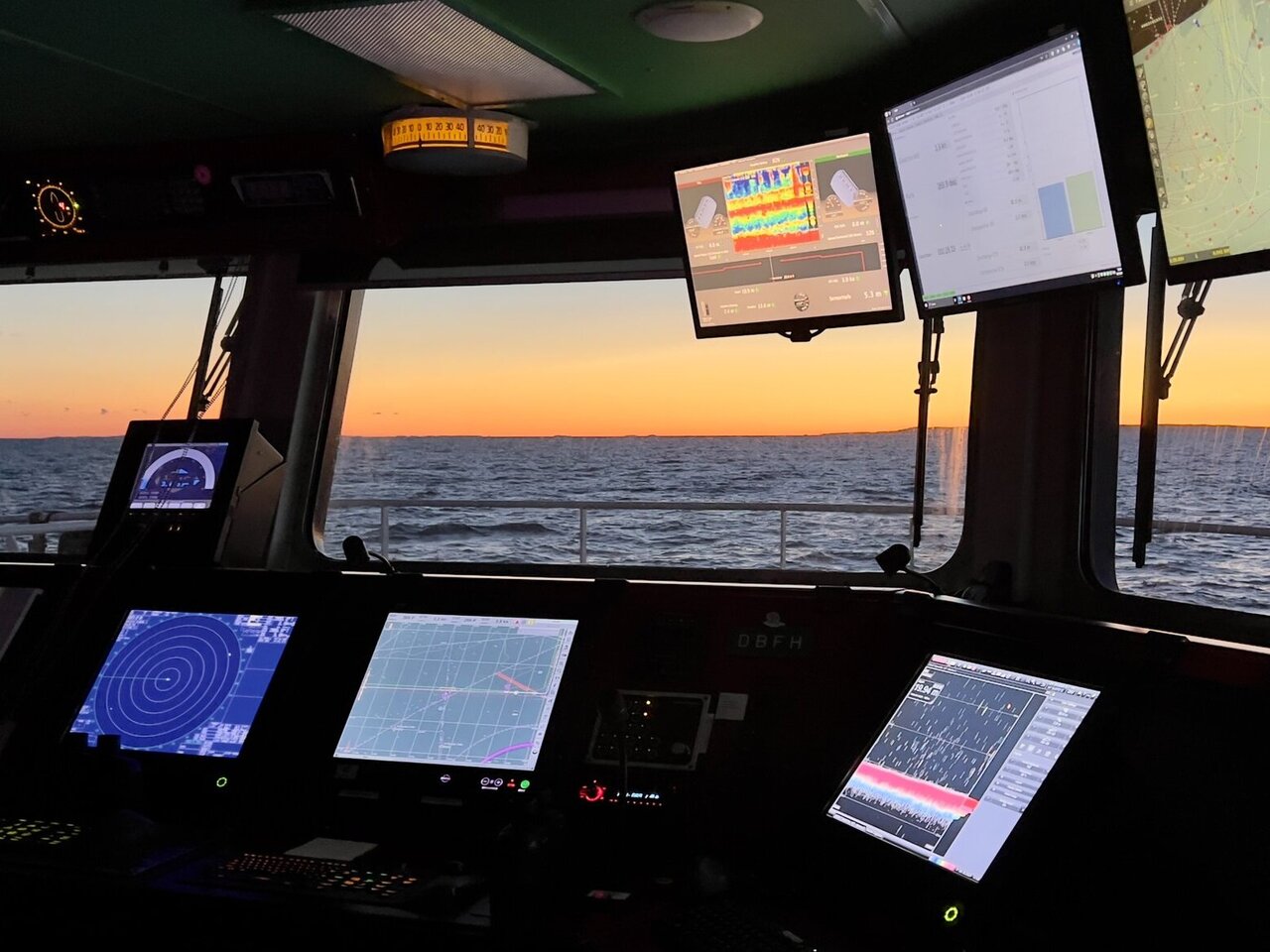 Welcome on board to the hydroacustic survey