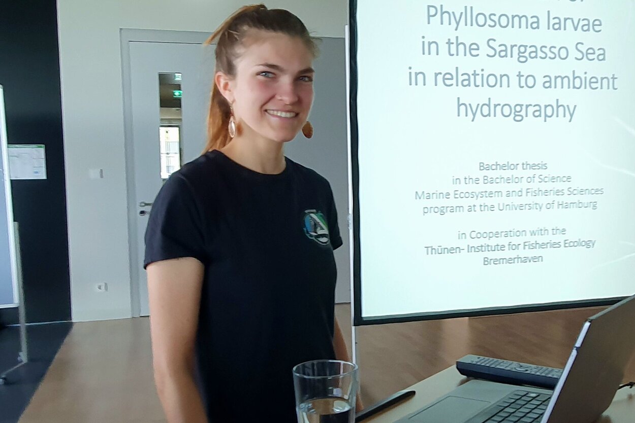 Wissenschaftlerin hält Vortrag