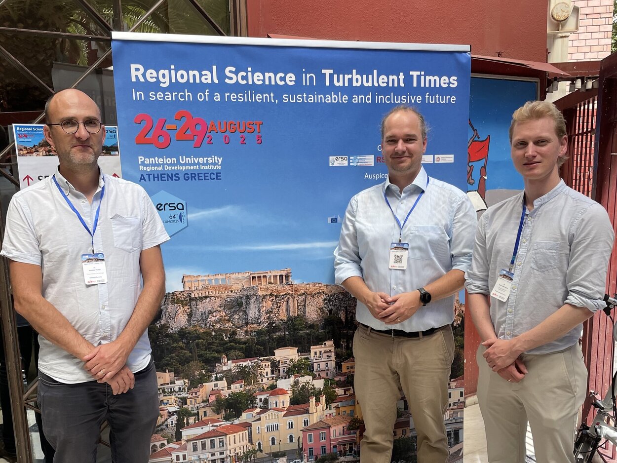 Damiaan Persyn, Jan Cornelius Peters und Alexander Kopka von links nach rechts stehend auf dem ERSA-Kongress 2025 in Athen