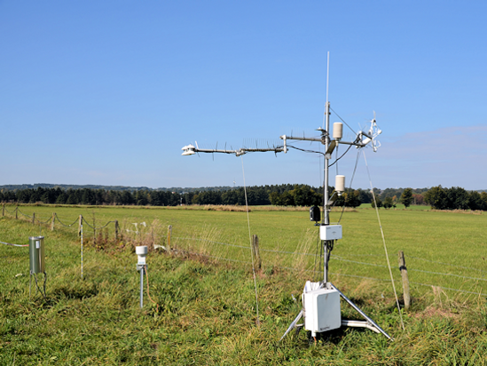 Ökosystem-Messstation bei Rollesbroich zur Erfassung der Treibhausgasflüsse zwischen Boden, Vegetation und Atmosphäre.