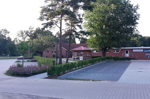 Dorfgemeinschaftshaus mit multifunktionalem Parkplatz, gefördert im Rahmen der Dorfentwicklung