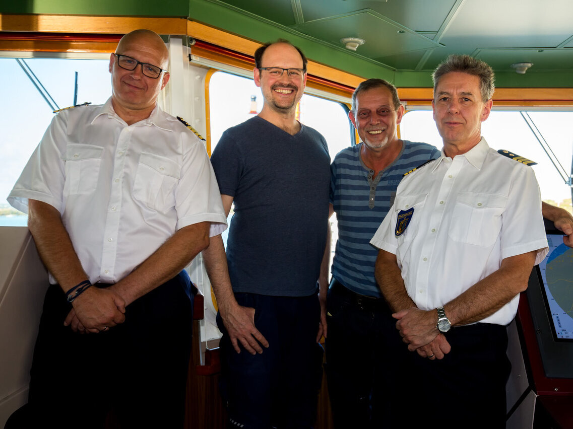 Die Offiziere der Walther Herwig: Kapitän Arne Schwegmann, Offizier Simon, 2. Offizier Lutz Nowak, 1. Offizier Roland Karow.