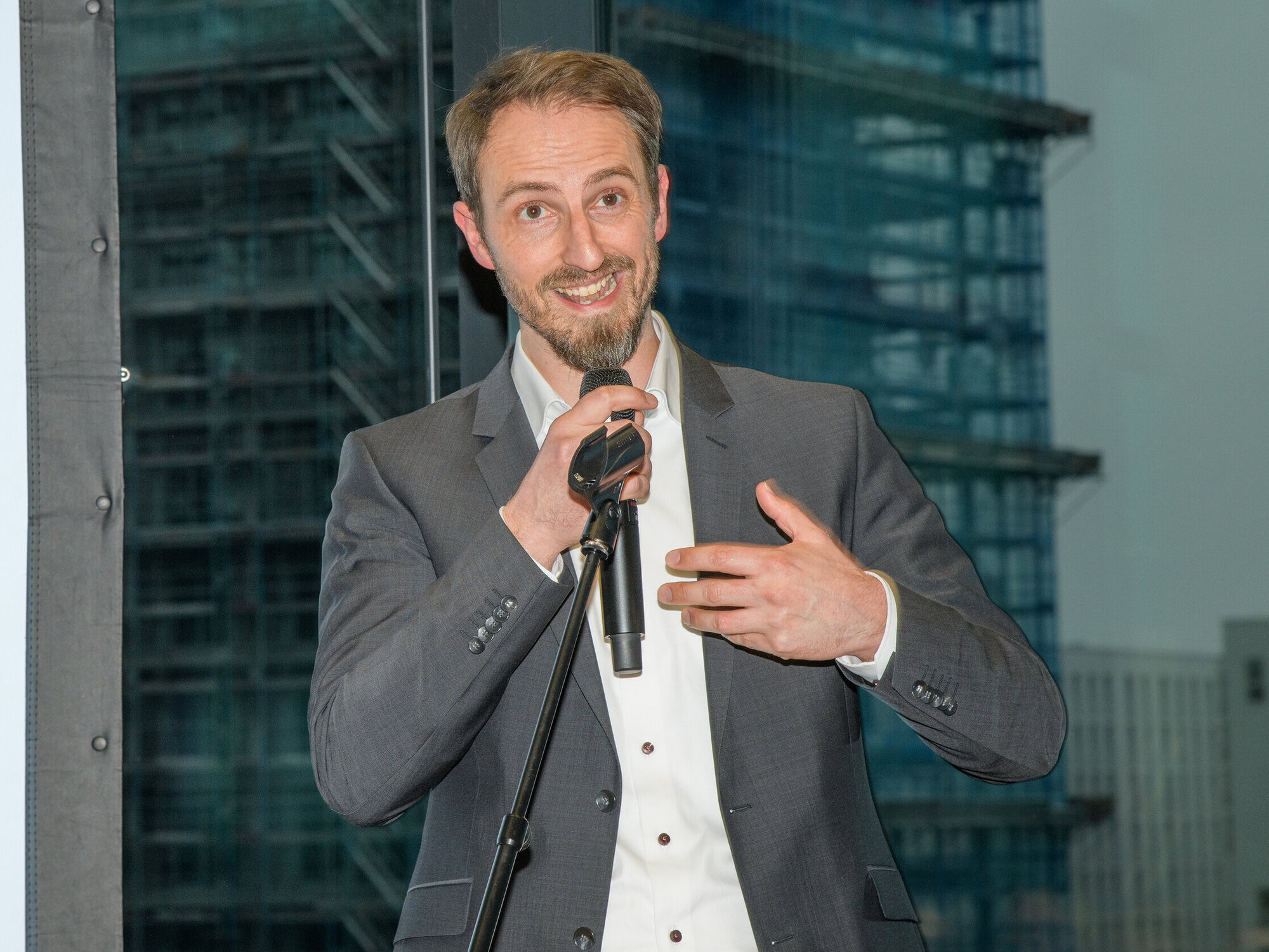 Tim Dudeck is speaking in his capacity as a transformation consultant for the German Fisheries Association. Portrait of a person.