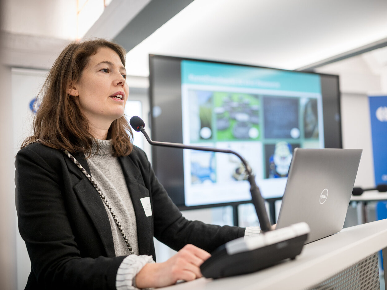 Gesine Tuitjer Gesine Tuitjer als Vortragende auf dem Landeskulturkongress Schleswig-Holstein