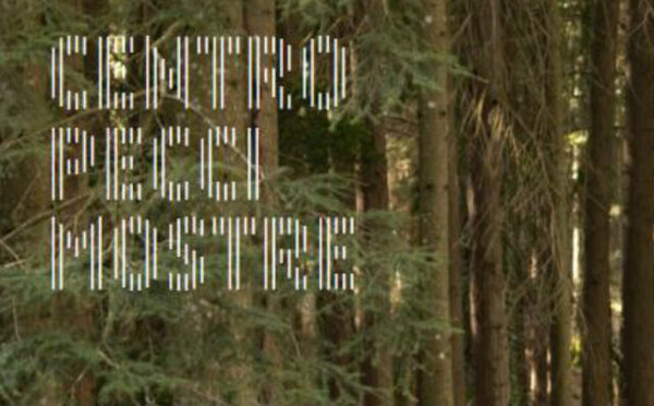 Die Worte "Centro Pecci Mostre" stehen vor einem Waldbild, darunter steht "Formafantsama, Cambio"