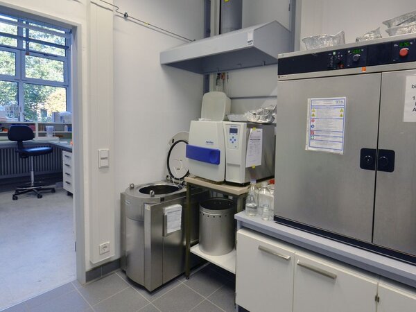 Klicken für eine Vergrösserung Labor-Autoklaven