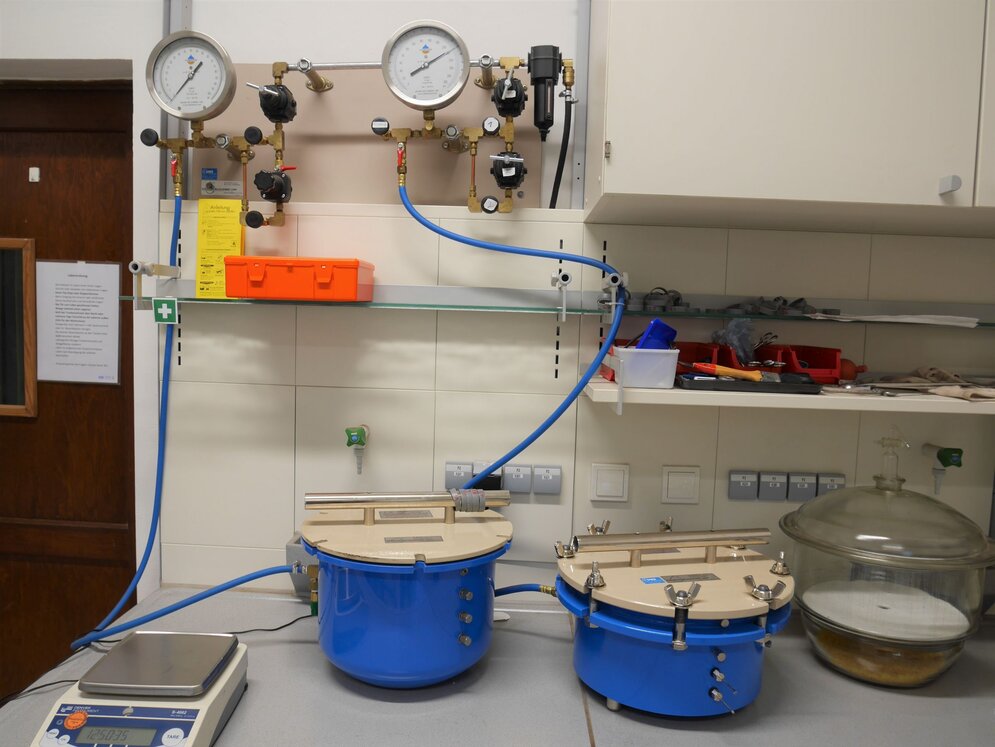 Drucktopf zur Bestimmung der Wasserretention, Bodenphysiklabor Thünen