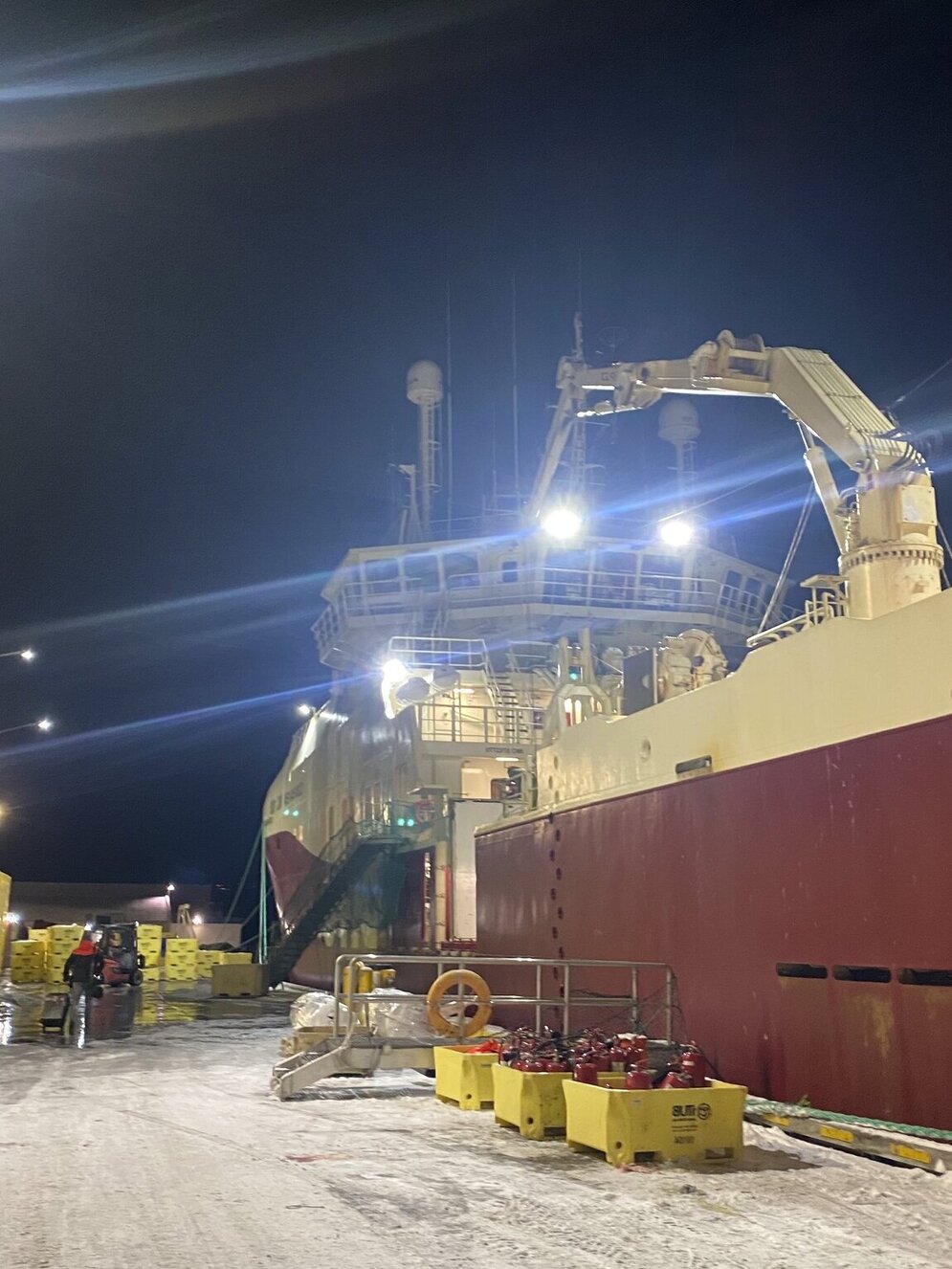 Fischereifahrzeug „Cuxhaven“ Fischereifahrzeug „Cuxhaven“ legt in Akureyri an