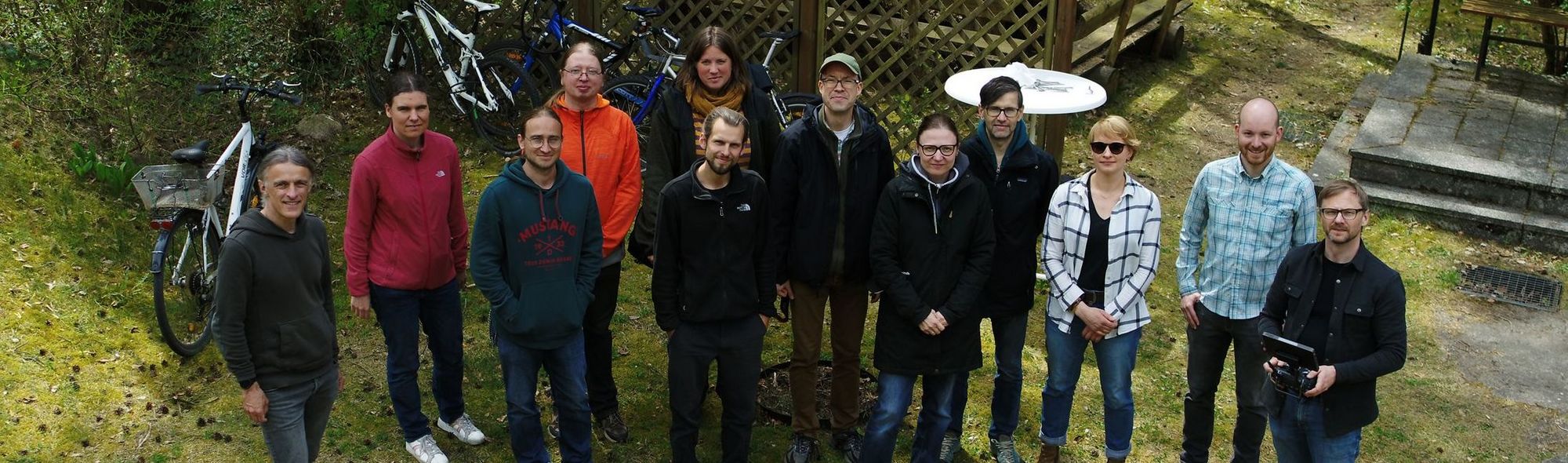 Staff members of the cross-sectional group Biodiversity and Nature Conservation at an expert workshop at the trial site in Britz in May 2022.