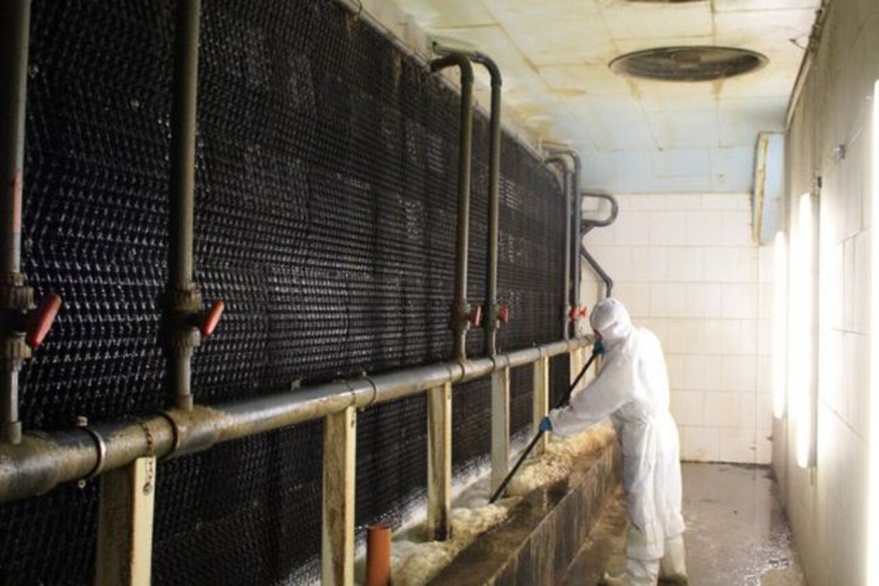 Wasserprobenahme in einer Abluftreinigungsanlage