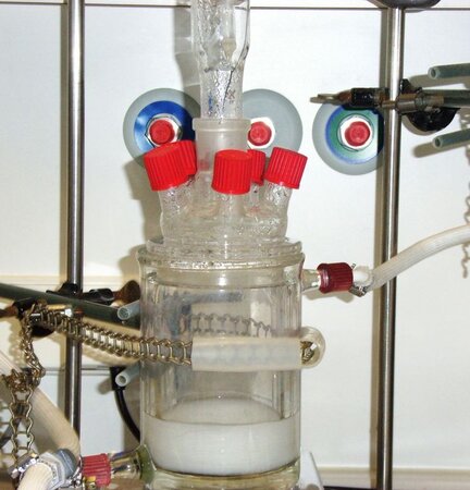 Glass reactor (up to 50 g) for preparation of deposition-precipitation and wet impregnation catalysts