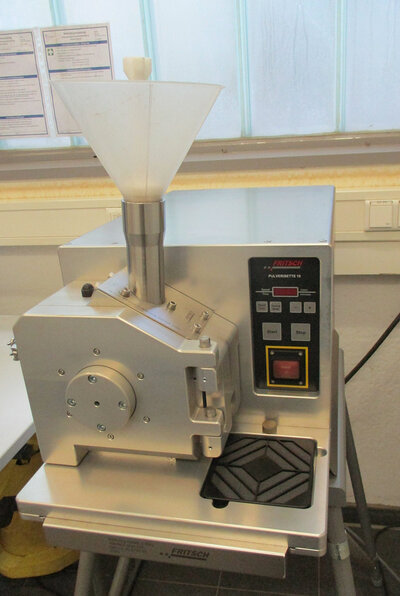 Das Foto zeigt eine Schneidmühle der Firma Fritsch.