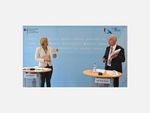 Der Beiratsvorsitzende Prof. Grethe und Bundesministerin Klöckner bei der Übergabe des Gutachtens in Bonn