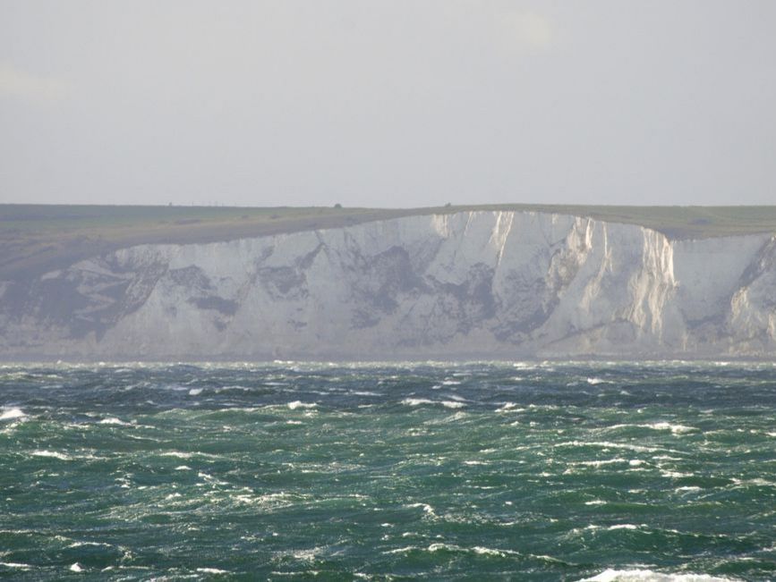 Die Klippen von Dover von der Wasserseite