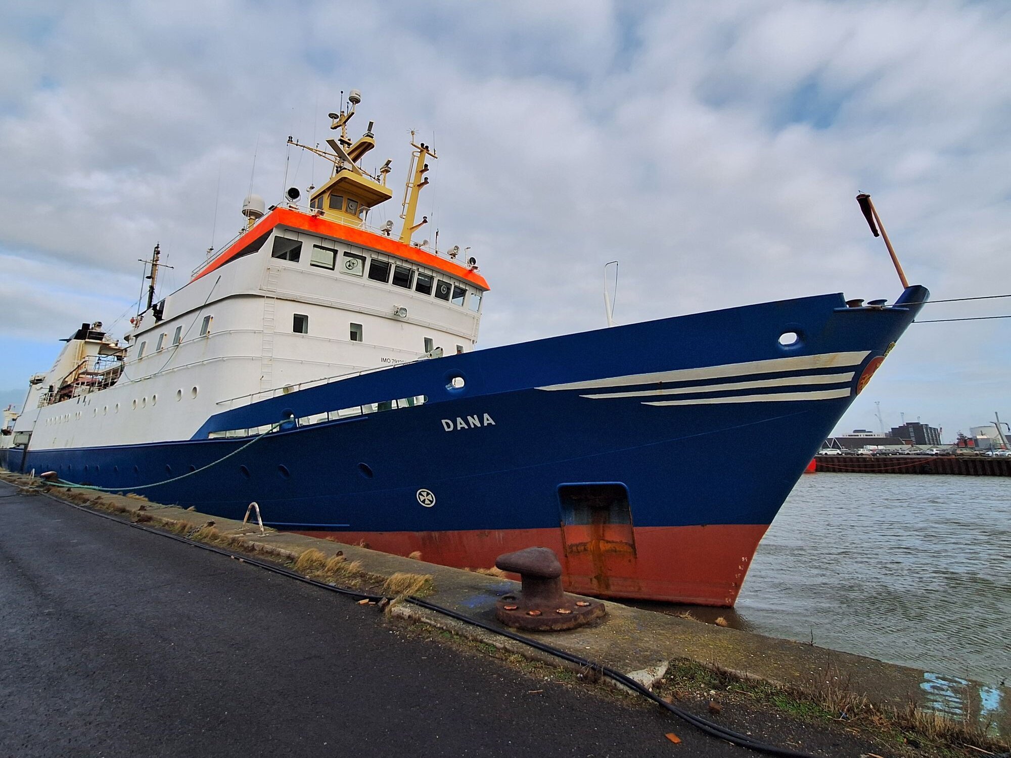Forschungsschiff Dana im Hafen von Esbjerg