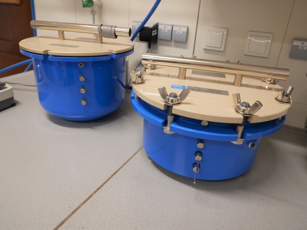 Drucktopf zur Bestimmung der Wasserretention, Bodenphysiklabor Thünen