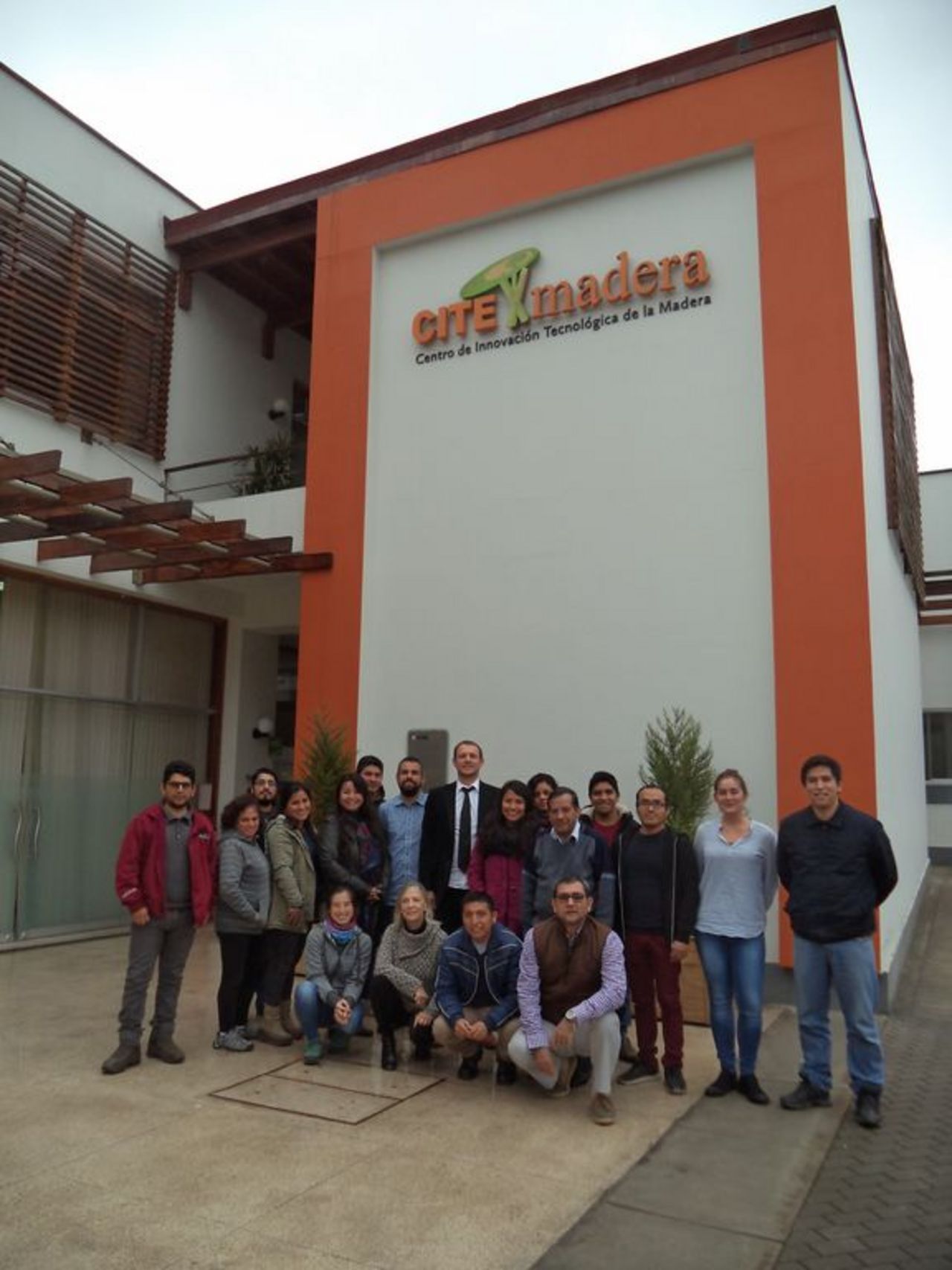 Group photo taken after workshop in the institute of the Peruvian project partner CITEmadera in Lima