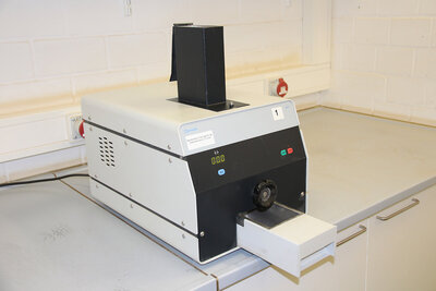 Das Bild zeigt einen Backenbrecher der Firma Retsch.