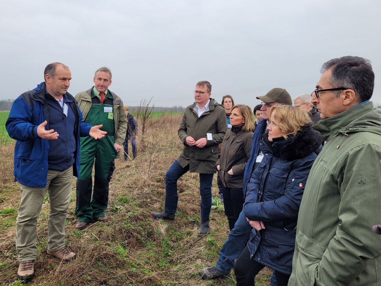 Bundeslandwirtschaftsminister Cem Özdemir und Bundesumweltministerin Steffi Lemke zu Besuch auf dem Havellandhof von Peter Kaim