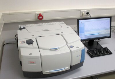 Difuse Refectaion Infrared Fournier Transmission Spektrometer