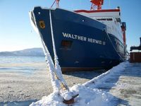 Die Walther Herwig an der Pier im Schnee 