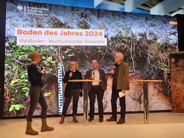 Podiumsgespräch zum Waldboden auf der Grünen Woche Berlin 2024