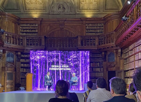 Gerald Koch auf der Bühne bei der Fashion-Week in Mailand