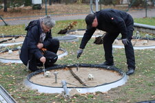 Two employees planting the lysimeters in the Drylab. Two employees planting the lysimeters in the Drylab.