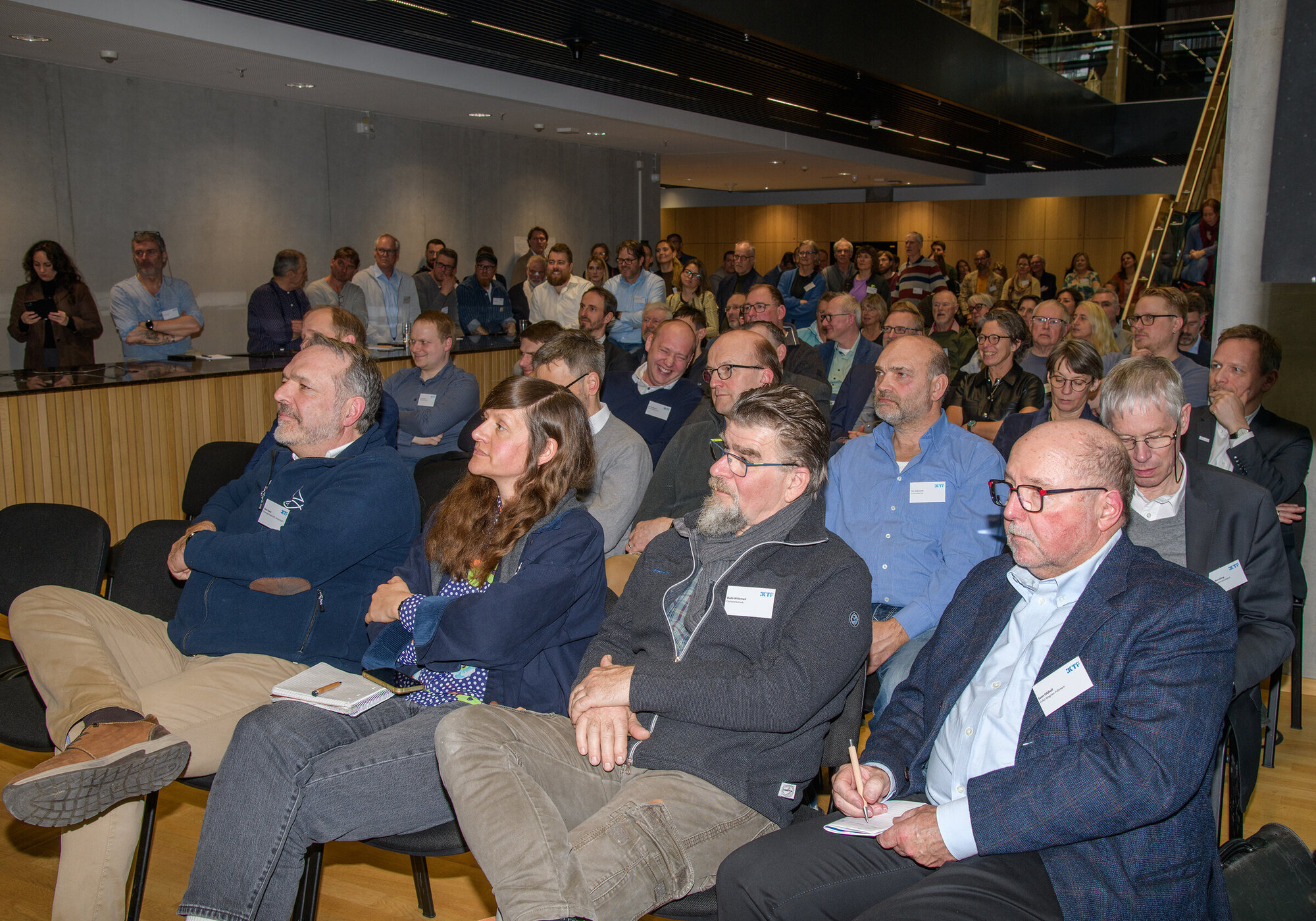 Around 140 guests attended the launch conference. A view over the spectators.