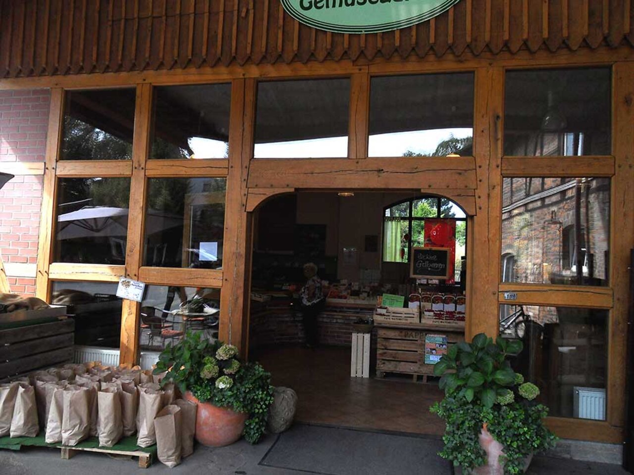 Hofladen mit vielfältigem Angebot